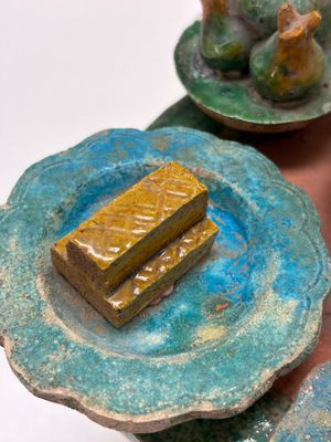 A Chinese sancai-glazed pottery model of an offering table, Ming — photo 9