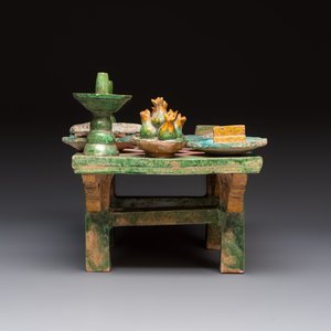 A Chinese sancai-glazed pottery model of an offering table, Ming — photo 5