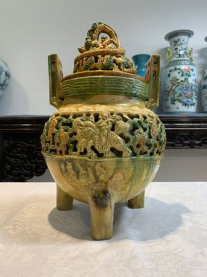 A Chinese sancai-glazed reticulated double-walled tripod censer and cover, Ming — photo 2