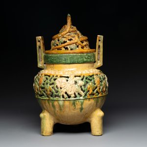 A Chinese sancai-glazed reticulated double-walled tripod censer and cover, Ming — photo 3