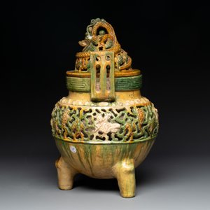 A Chinese sancai-glazed reticulated double-walled tripod censer and cover, Ming — photo 4