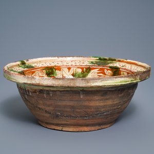 A Chinese sancai-glazed stoneware basin, late Ming — 照片 2