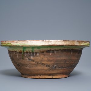 A Chinese sancai-glazed stoneware basin, late Ming — 照片 3