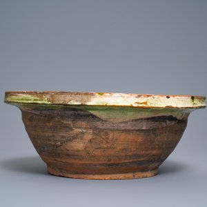 A Chinese sancai-glazed stoneware basin, late Ming — 照片 4