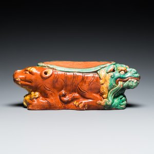 A Chinese sancai-glazed 'three lions' pillow or neck rest, Ming — photo 2