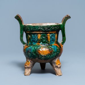 A Chinese sancai-glazed tripod censer, Ming — 照片 1