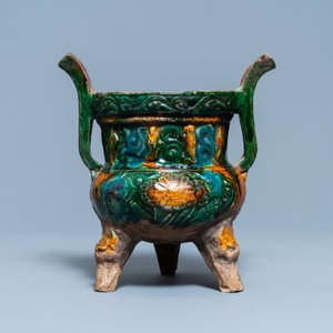 A Chinese sancai-glazed tripod censer, Ming — 照片 2