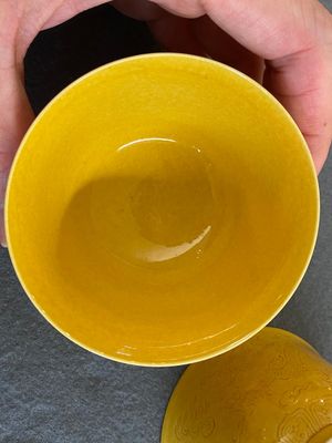 A Chinese sancai-glazed water dropper and a pair of yellow-glazed anhua 'dragon' bowls, Xianfeng mark, Kangxi and later — photo 8