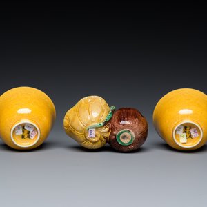 A Chinese sancai-glazed water dropper and a pair of yellow-glazed anhua 'dragon' bowls, Xianfeng mark, Kangxi and later — photo 7