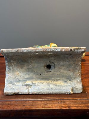 A Chinese sancai roof tile in the shape of a warrior on horseback, Ming — 照片 9