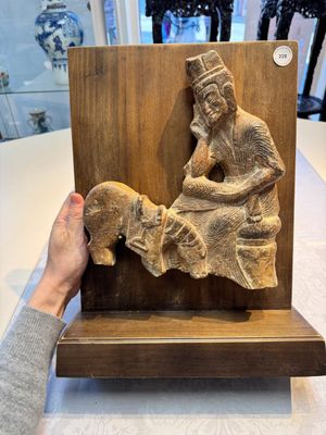 A Chinese sandstone 'Bai Ma Shi Zu 白馬舐足' carving, Northern Wei — 照片 1