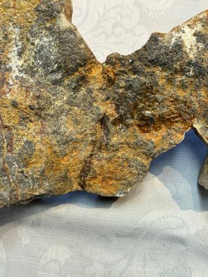 A Chinese sandstone 'Bai Ma Shi Zu 白馬舐足' carving, Northern Wei — 照片 13