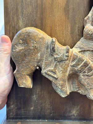 A Chinese sandstone 'Bai Ma Shi Zu 白馬舐足' carving, Northern Wei — 照片 2