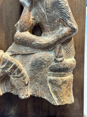 A Chinese sandstone 'Bai Ma Shi Zu 白馬舐足' carving, Northern Wei — 照片 4