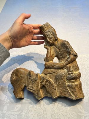 A Chinese sandstone 'Bai Ma Shi Zu 白馬舐足' carving, Northern Wei — 照片 9