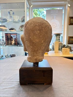 A Chinese sandstone head of a Luohan, early Qing — 照片 3