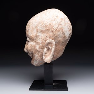 A Chinese sandstone head of a Luohan, Ming — 照片 3