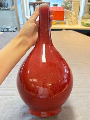 A Chinese sang-de-boeuf bottle vase, 19th C. — 照片 1