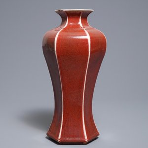 A Chinese sang-de-boeuf-glazed hexagonal meiping vase, 19th C. — 照片 1