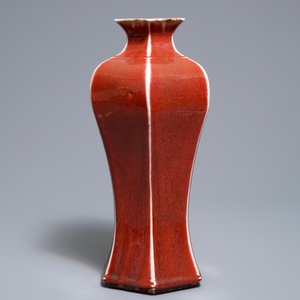 A Chinese sang-de-boeuf-glazed hexagonal meiping vase, 19th C. — 照片 2