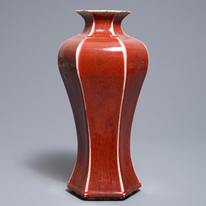 A Chinese sang-de-boeuf-glazed hexagonal meiping vase, 19th C. — 照片 3