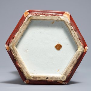 A Chinese sang-de-boeuf-glazed hexagonal meiping vase, 19th C. — 照片 6