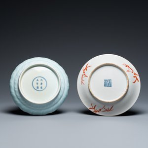 A Chinese sang-de-boeuf-glazed jar, a blanc de Chine Buddha and two plates, 19th C. — 照片 3
