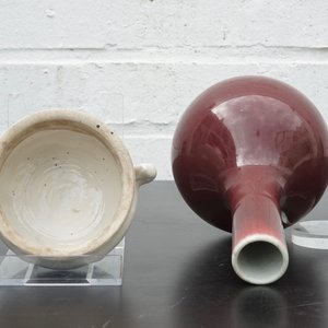 A Chinese sang de boeuf vase, 18/19th C. and a blanc de Chine censer, 18th C. — photo 12