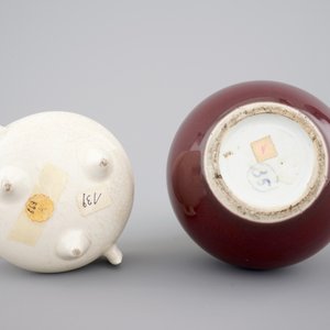 A Chinese sang de boeuf vase, 18/19th C. and a blanc de Chine censer, 18th C. — photo 6