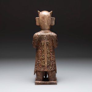 A Chinese Sanxingdui-style marble sculpture of a warrior, 20th C. — photo 5