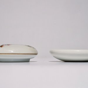 A Chinese seal paste box and cover and a round brushwasher, Republic, 20th C. — 照片 4