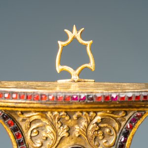 A Chinese semi-precious stone embellished gilt-bronze wall clock, Canton workshop and George Prior of London for the Chinese market, Qianlong — photo 9