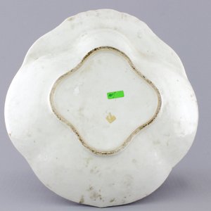 A Chinese shell-shaped Canton gilt and famille rose porcelain plate, mid-19th C. — foto 2