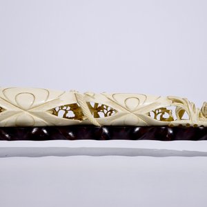 A Chinese shell-shaped ivory group on wooden stand, early 20th C. — 照片 2