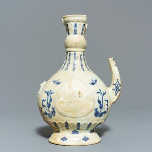 A Chinese shipwreck blue and white Islamic market 'aftaba' ewer and twelve cups, Transitional period — 照片 2