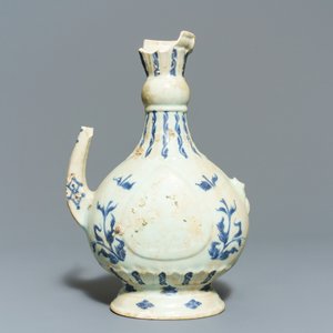 A Chinese shipwreck blue and white Islamic market 'aftaba' ewer and twelve cups, Transitional period — 照片 4