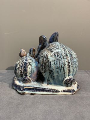 A Chinese Shiwan flambé 'Rabbits' group, Cao Wenxuan 曹文選 and Jing De Zhen Zhi 景德鎮制 seal marks, 1st half 20th C. — photo 3