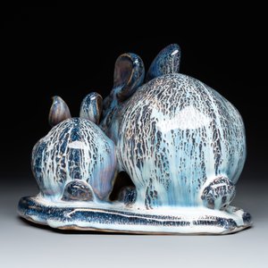 A Chinese Shiwan flambé 'Rabbits' group, Cao Wenxuan 曹文選 and Jing De Zhen Zhi 景德鎮制 seal marks, 1st half 20th C. — photo 4