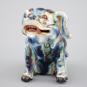 Een Chinese Shiwan aardewerken foo hond, 19/20e eeuw — foto 2