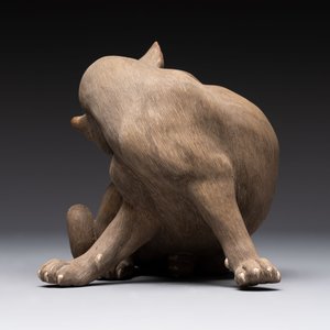 A Chinese Shiwan stoneware cat on a wooden stand, 20th C. — 照片 5