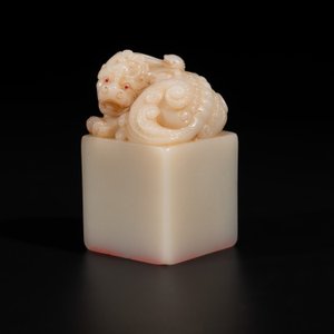 A Chinese shoushan stone 'Changchun Jushi 長春居士' seal with its original case, 18th C. — 照片 3