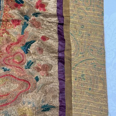A Chinese silk and gold-thread embroidered 'White Tara' thangka — 照片 18