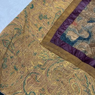 A Chinese silk and gold-thread embroidered 'White Tara' thangka — 照片 27
