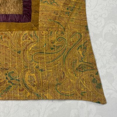 A Chinese silk and gold-thread embroidered 'White Tara' thangka — 照片 3