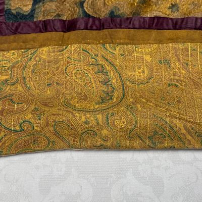 A Chinese silk and gold-thread embroidered 'White Tara' thangka — 照片 4