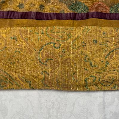 A Chinese silk and gold-thread embroidered 'White Tara' thangka — 照片 5