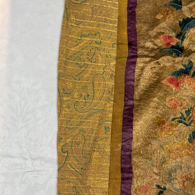 A Chinese silk and gold-thread embroidered 'White Tara' thangka — 照片 7