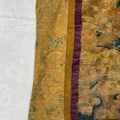 A Chinese silk and gold-thread embroidered 'White Tara' thangka — 照片 8
