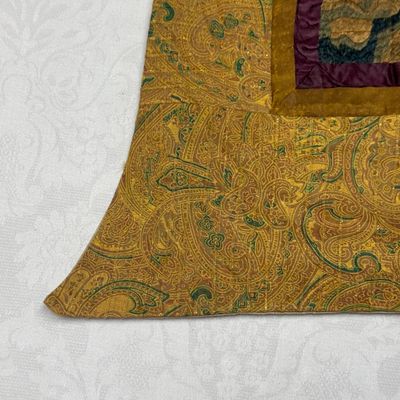 A Chinese silk and gold-thread embroidered 'White Tara' thangka — 照片 9