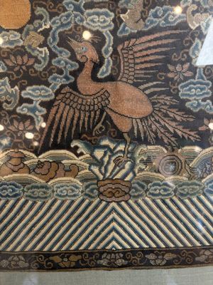A Chinese silk kesi 'silver pheasant' or 'fifth rank' rank badge, Qing — 照片 3